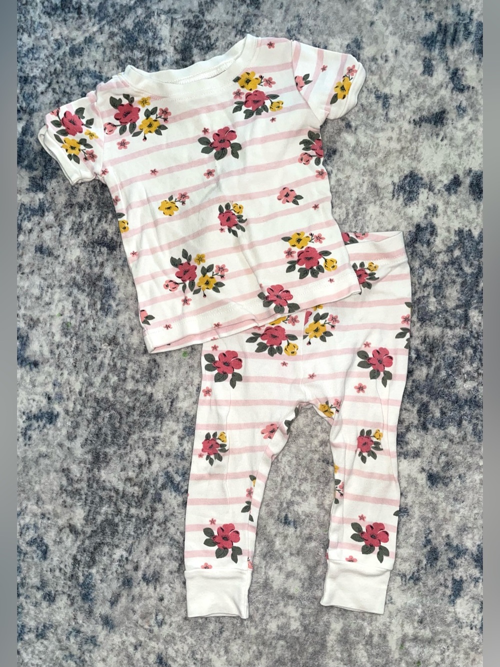 Old Navy pajama set size 12-18 months